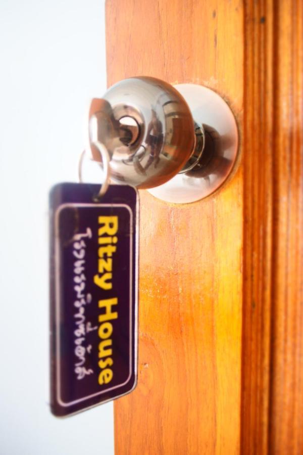 צ'ומפון Ritzy House Hotel מראה חיצוני תמונה