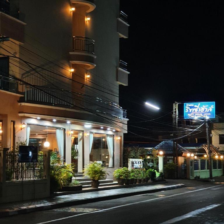 צ'ומפון Ritzy House Hotel מראה חיצוני תמונה
