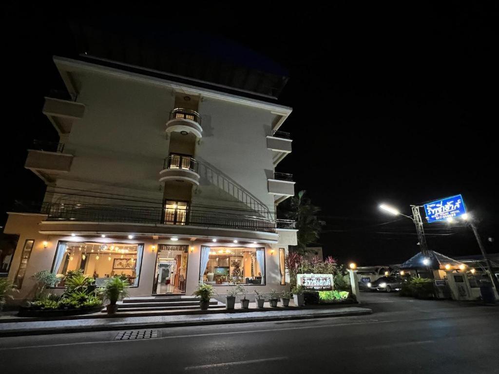 צ'ומפון Ritzy House Hotel מראה חיצוני תמונה