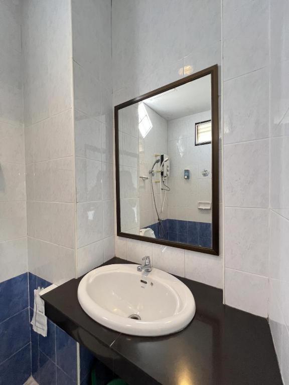 צ'ומפון Ritzy House Hotel מראה חיצוני תמונה