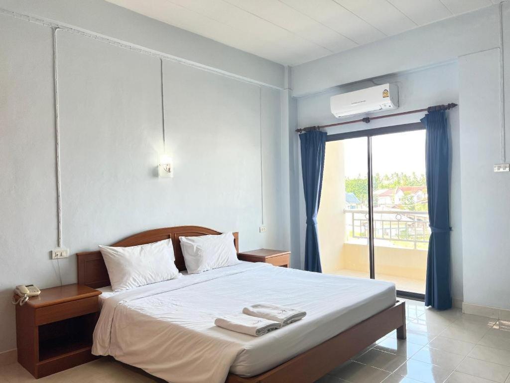 צ'ומפון Ritzy House Hotel מראה חיצוני תמונה