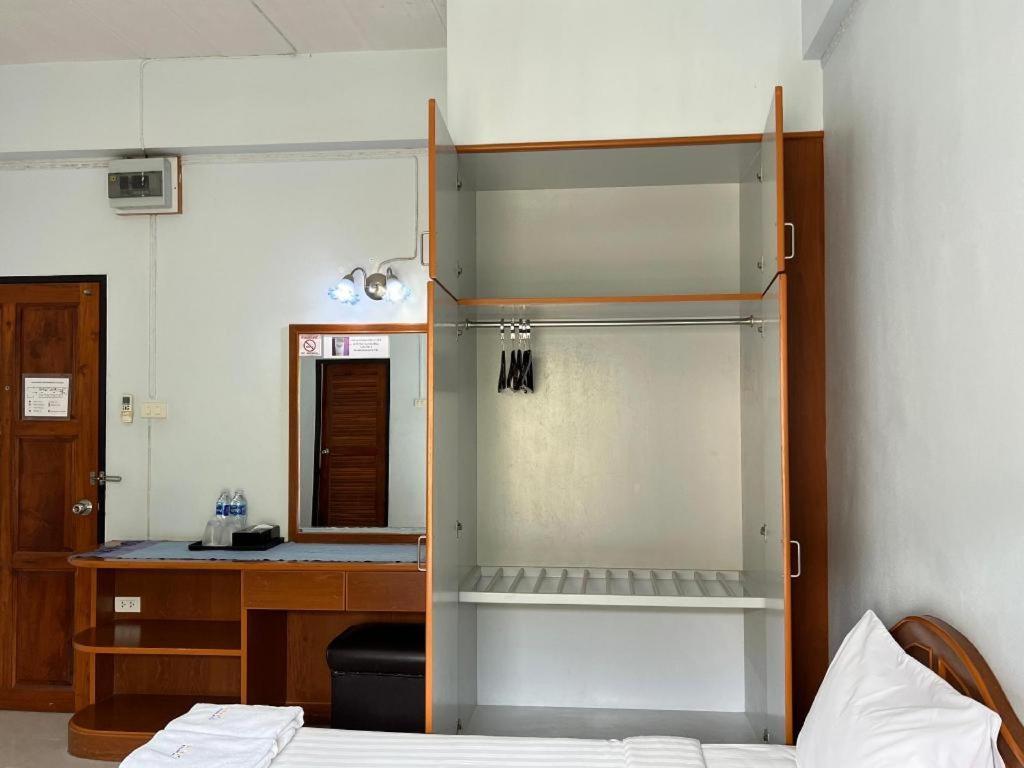 צ'ומפון Ritzy House Hotel מראה חיצוני תמונה
