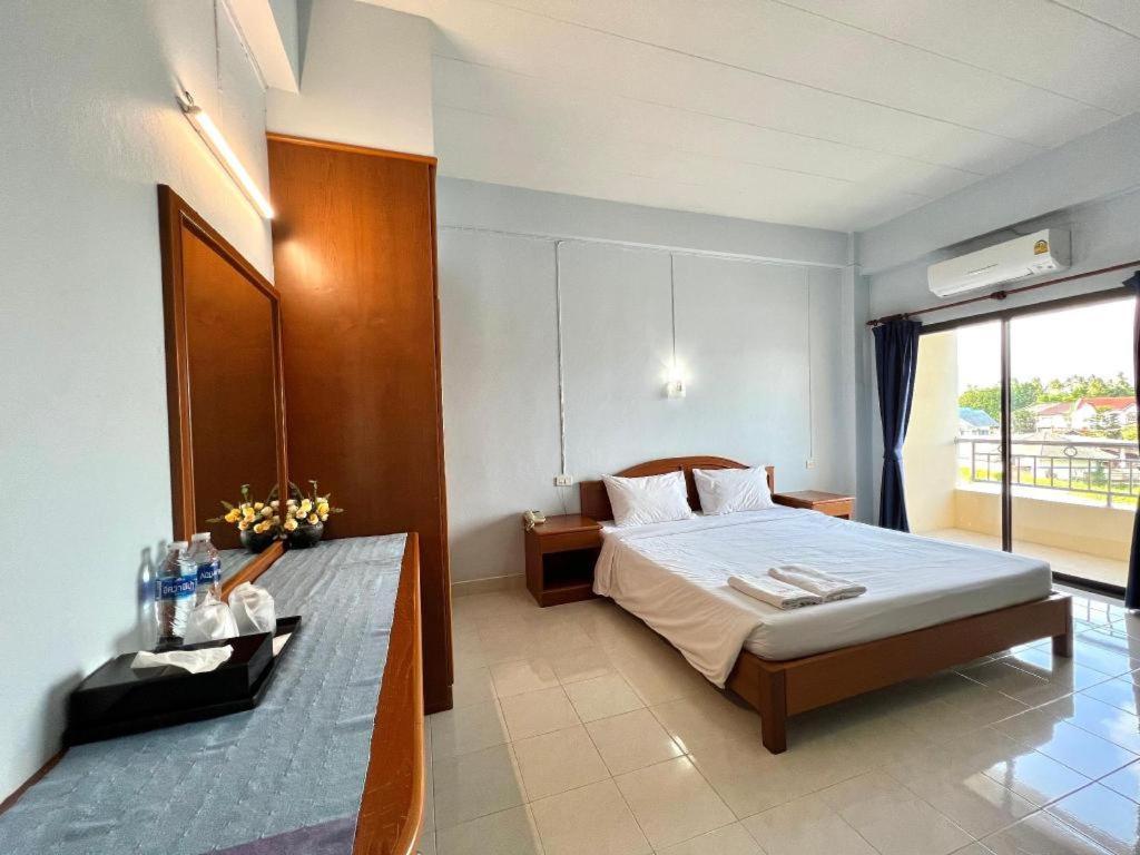 צ'ומפון Ritzy House Hotel מראה חיצוני תמונה